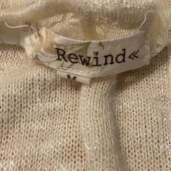 Rewind off white top with lace sleeves - Picture 4 of 6